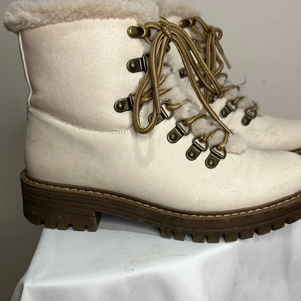 Cliffs by WHITE MOUNTAIN Cream Fur-Lined Winter Boots - Picture 2 of 8